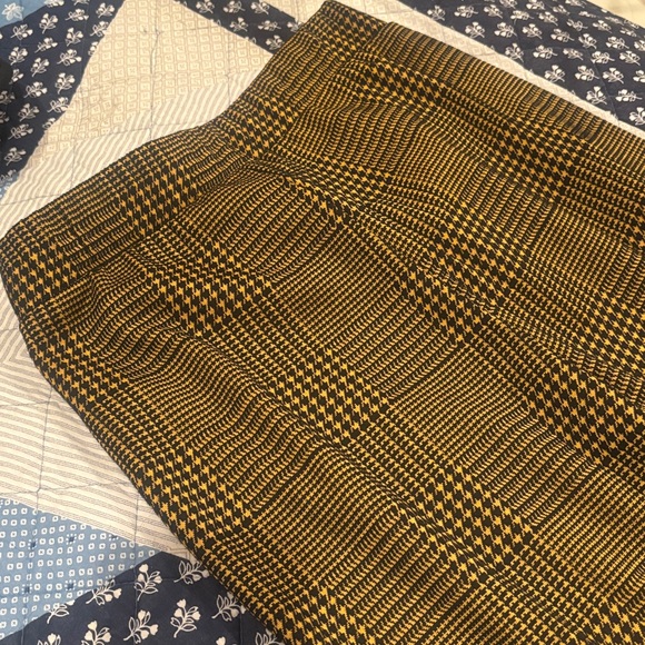 GOLD & BLACK HOUNDSTOOTH PANTS - Picture 4 of 4